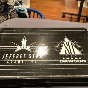 Jeffree star x Shane Dawson black pig mirror